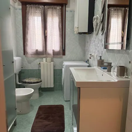 A Due Passi Dal Centro Apartment *